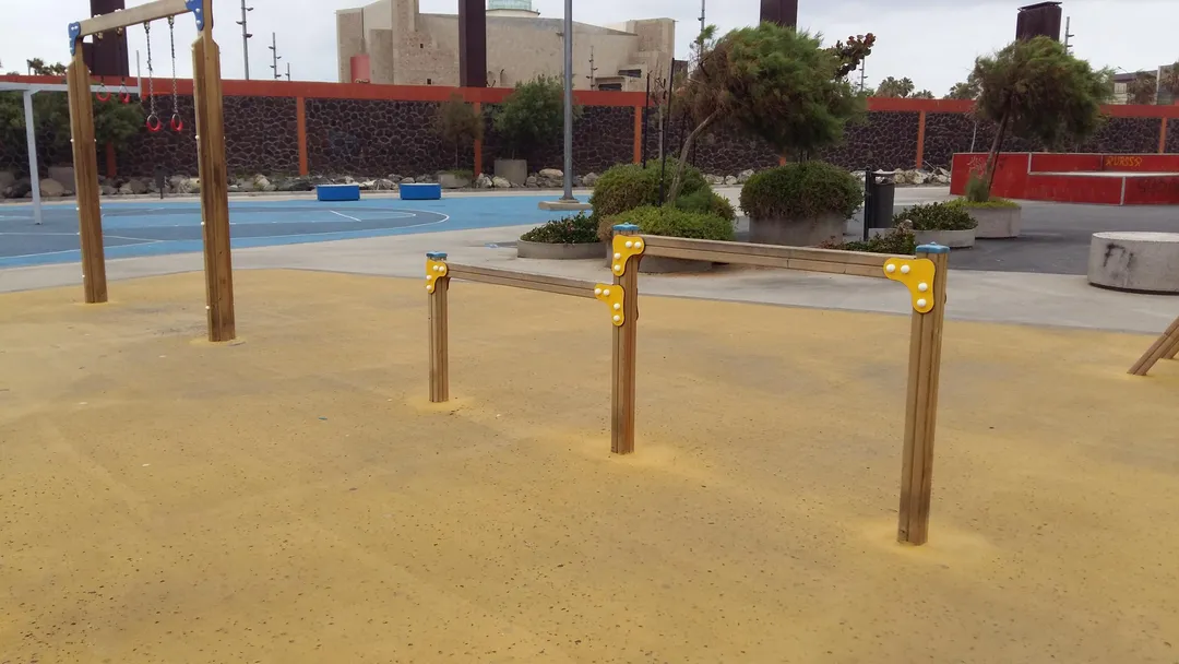 Banc à abdominaux à Calisthenics Park at Parque Litoral El Rincón, Las Palmas de Gran Canaria – photo 5 sur 7