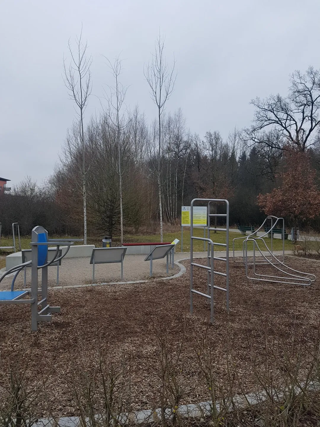 Barre de traction à Calisthenics Park at Max-Lebsche-Platz, München – photo 1 sur 1
