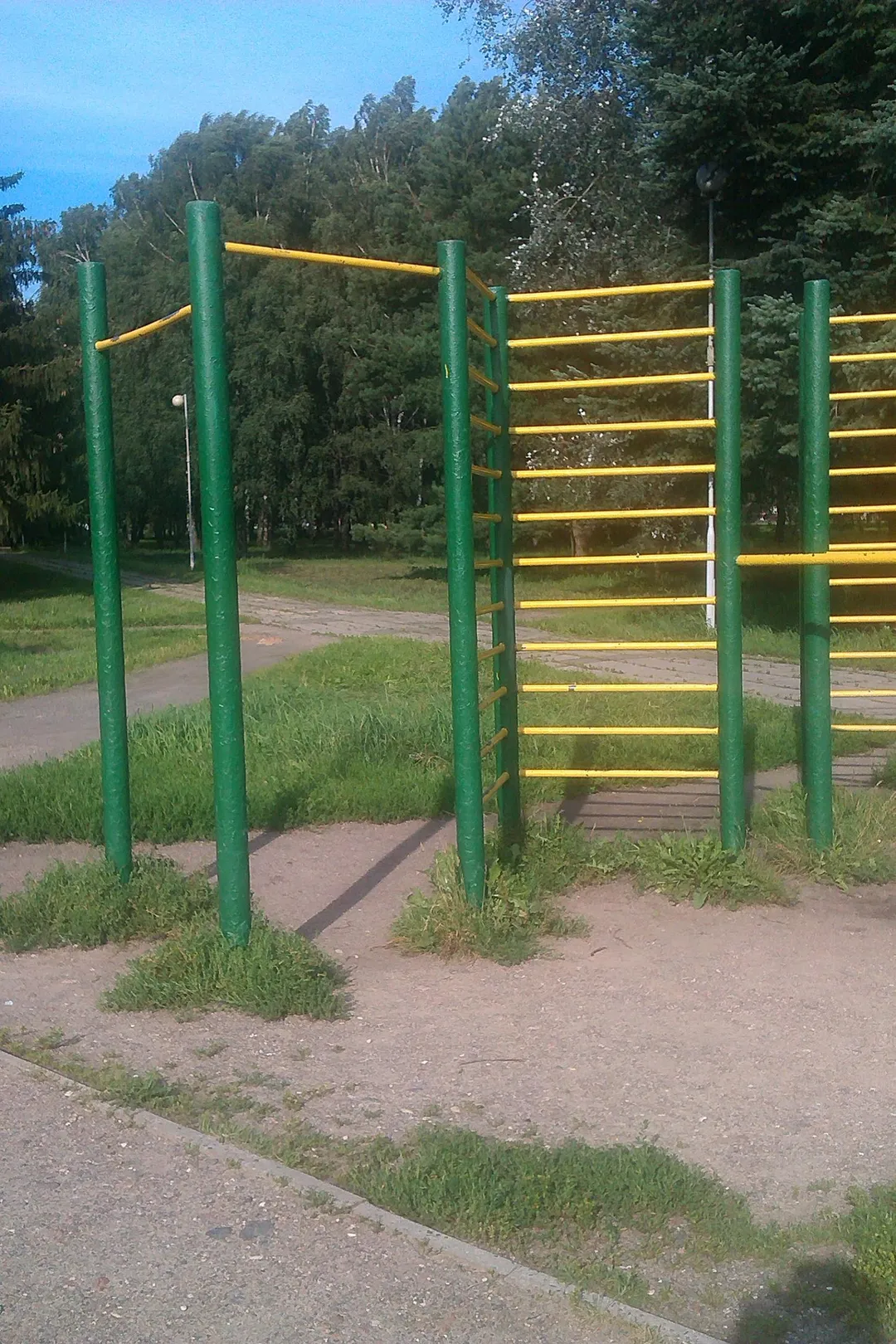 Бруси на майданчику Calisthenics Park at Арлоўская вуліца, Мінск #wp3411 – фото 2 з 2