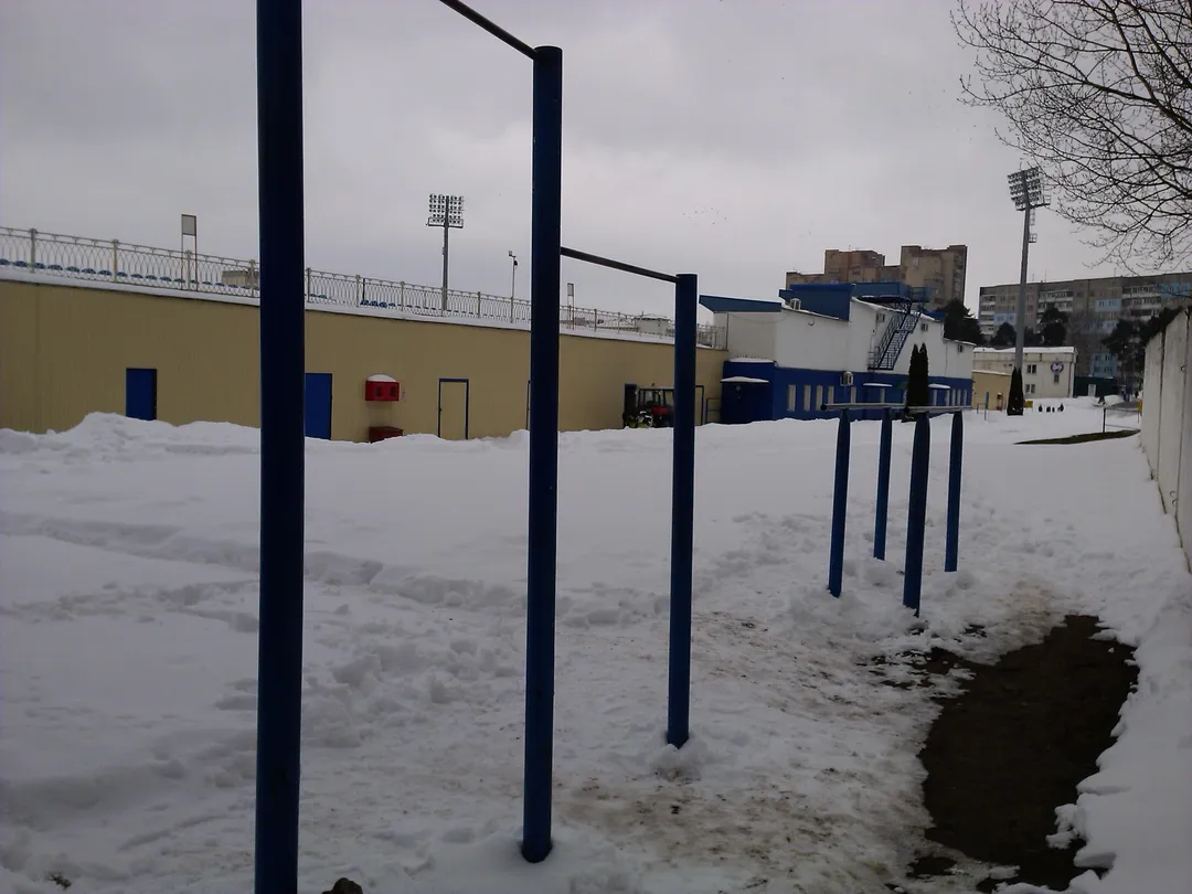 Parallele presso Calisthenics Park at вуліца Юрыя Гагарына, Барысаў – foto 2 di 2