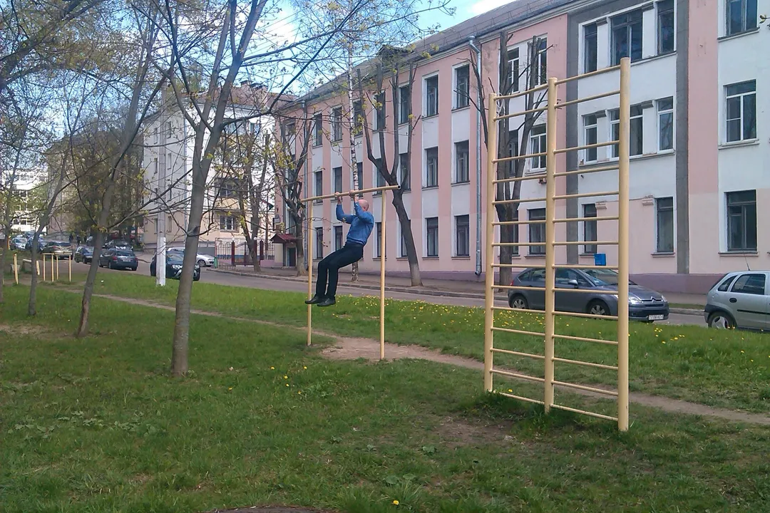 Abs Bench at Calisthenics Park at вуліца Гебелева, Мінск – photo 8 of 8