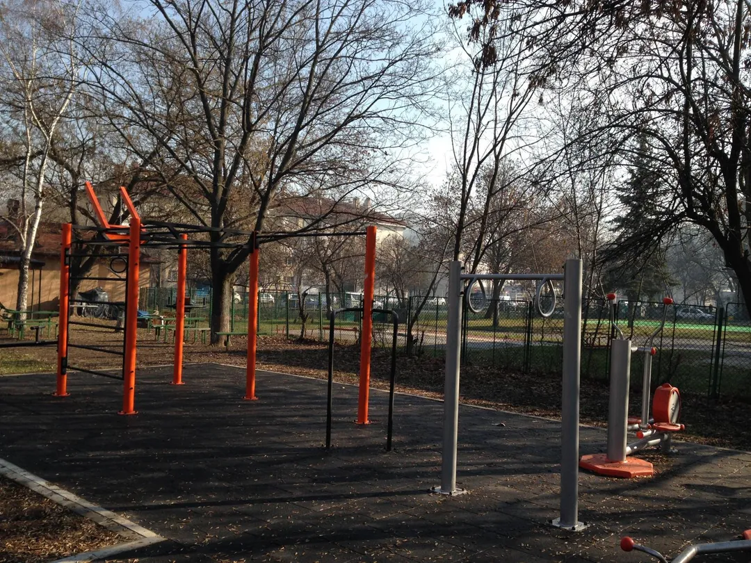 Barren bei Calisthenics Park at Суходолска, София – Foto 2 von 2