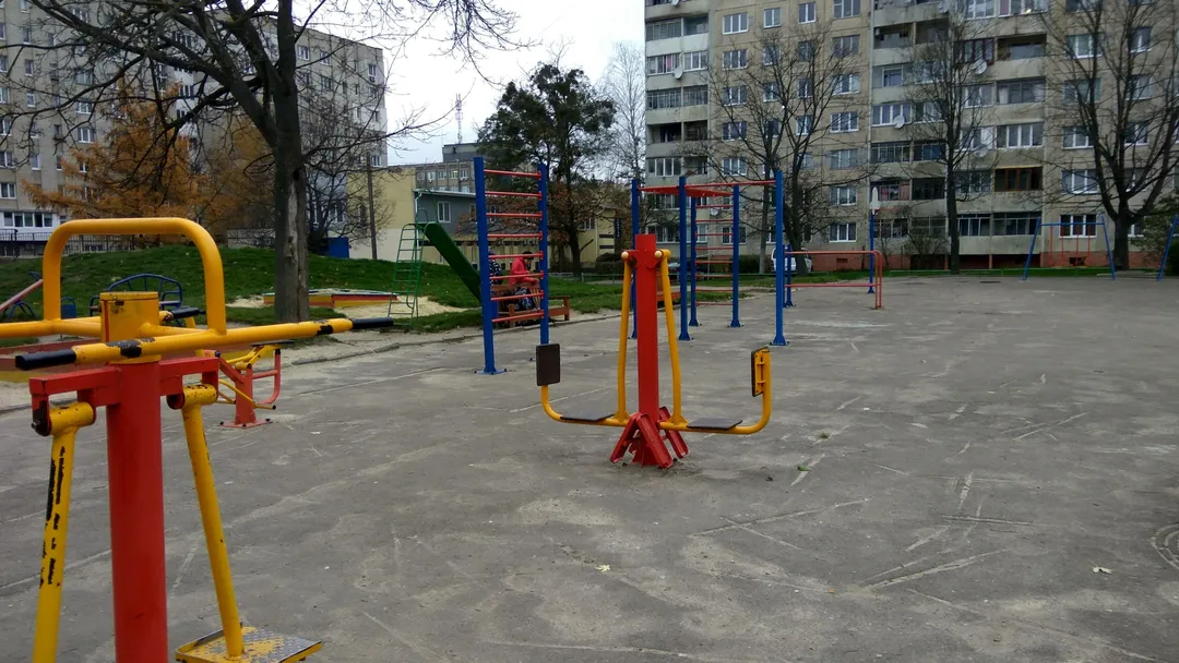 Spalier la Calisthenics Park at вулиця Володимира Великого, Львів – fotografia 4 din 9