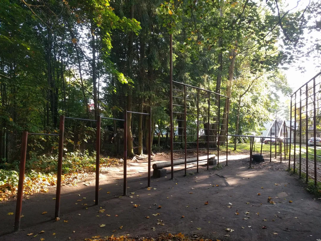 Bară de tracțiuni la Calisthenics Park at Sõudebaasi tee, Tallinn – fotografia 1 din 1