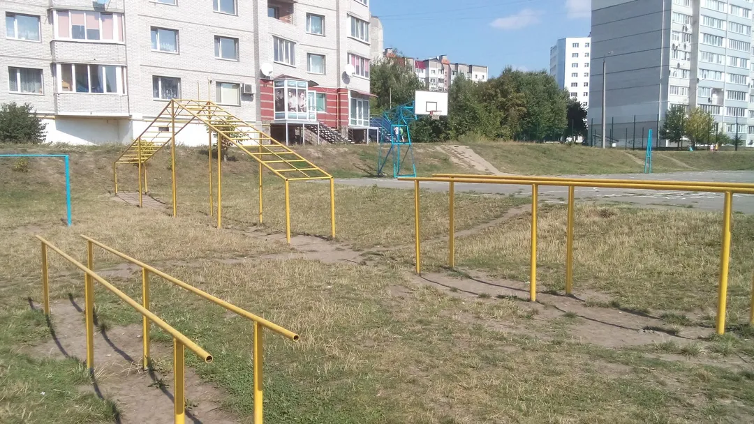 Abs Bench at Calisthenics Park at вулиця Максима Залізняка, Хмельницький – photo 6 of 6
