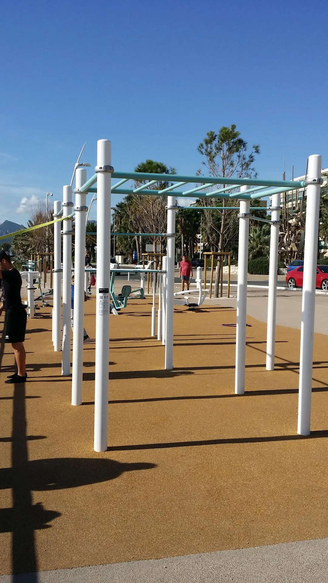 Sbarra per trazioni presso Calisthenics Park at Boulevard du Midi Louise Moreau, Cannes – foto 1 di 3