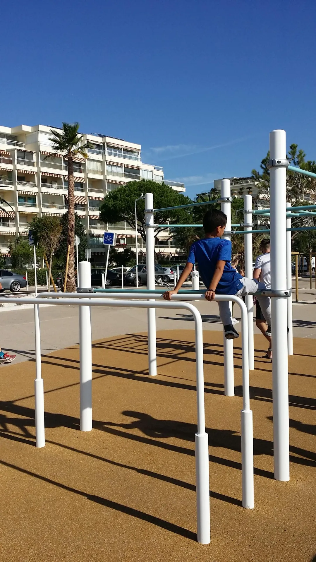 Parallele presso Calisthenics Park at Boulevard du Midi Louise Moreau, Cannes – foto 2 di 3