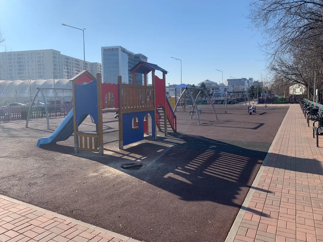 Barras Paralelas en Calisthenics Park at Pasajul Lujerului, București – foto 4 de 4