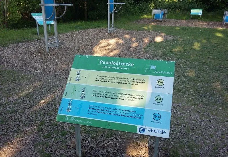 Balance Beam at Calisthenics Park at 4FCIRCLE, Frankfurt am Main – photo 10 of 10