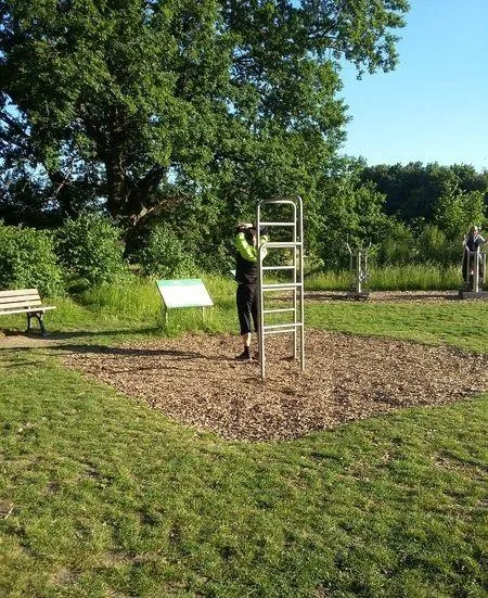 Parallel Gym Bars at Calisthenics Park at 4FCIRCLE, Frankfurt am Main – photo 2 of 10