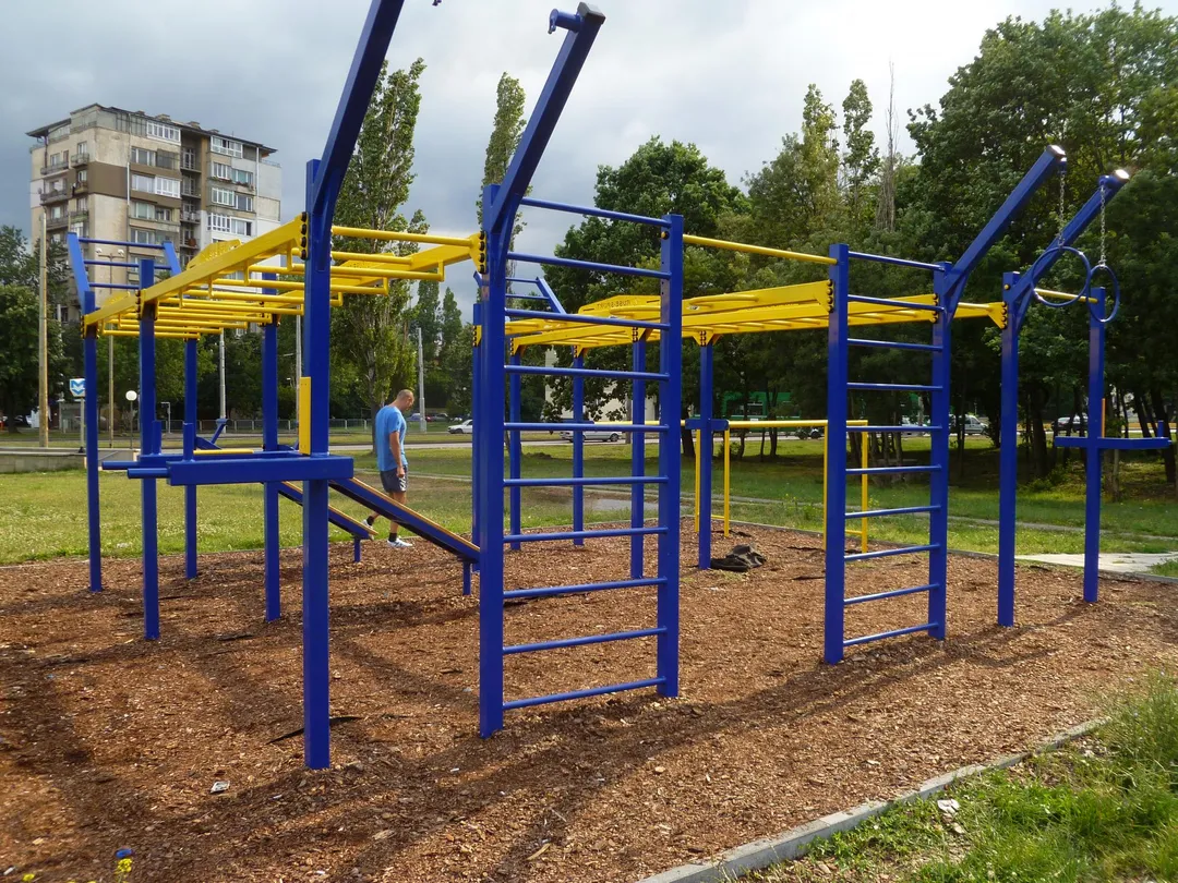 Barre de traction à Calisthenics Park at бул. Царица Йоанна, София – photo 1 sur 7