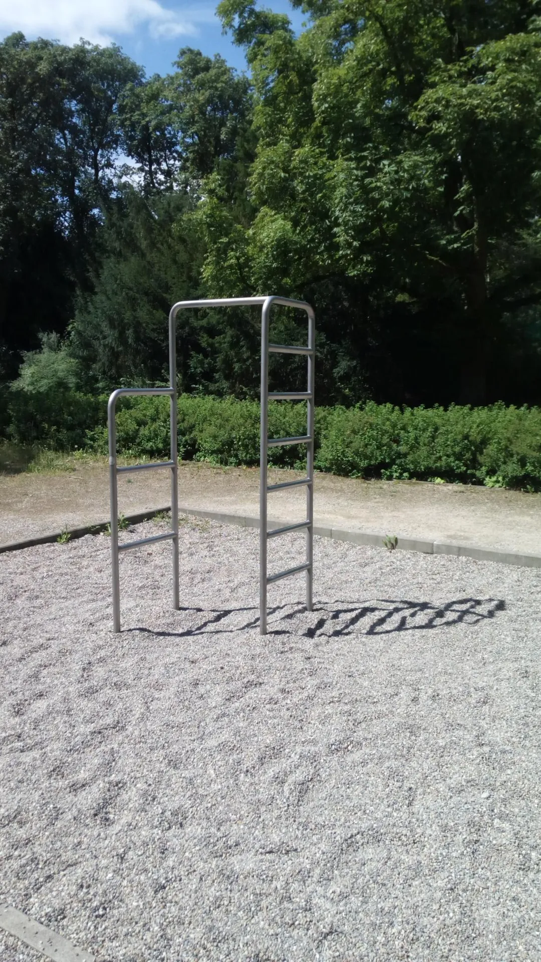 Турник на площадке Calisthenics Park at Fitnessanlage Huthpark, Frankfurt am Main – фото 1 из 6