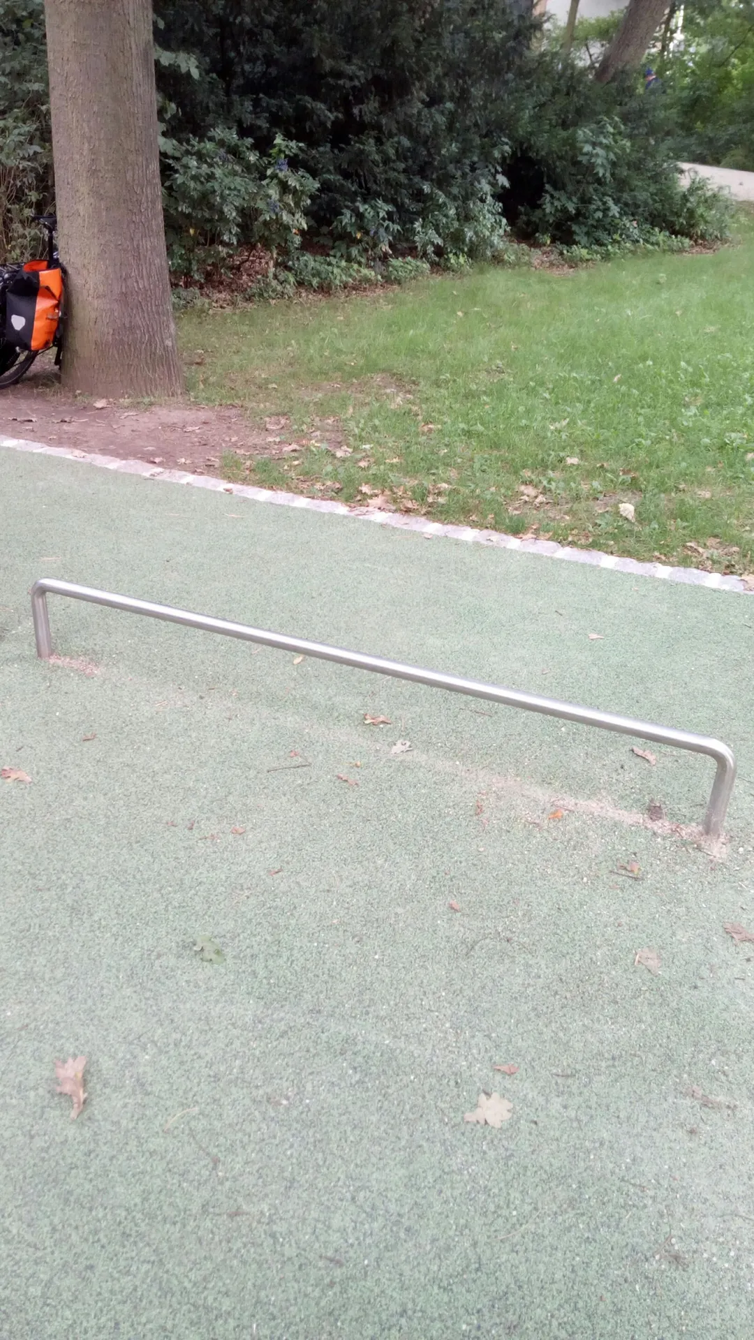 Упоры для отжиманий на площадке Calisthenics Park at Miquelallee, Frankfurt am Main – фото 2 из 2