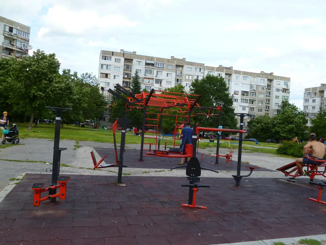 Banc à abdominaux à Calisthenics Park at Инж. Христо Проданов, София – photo 5 sur 6