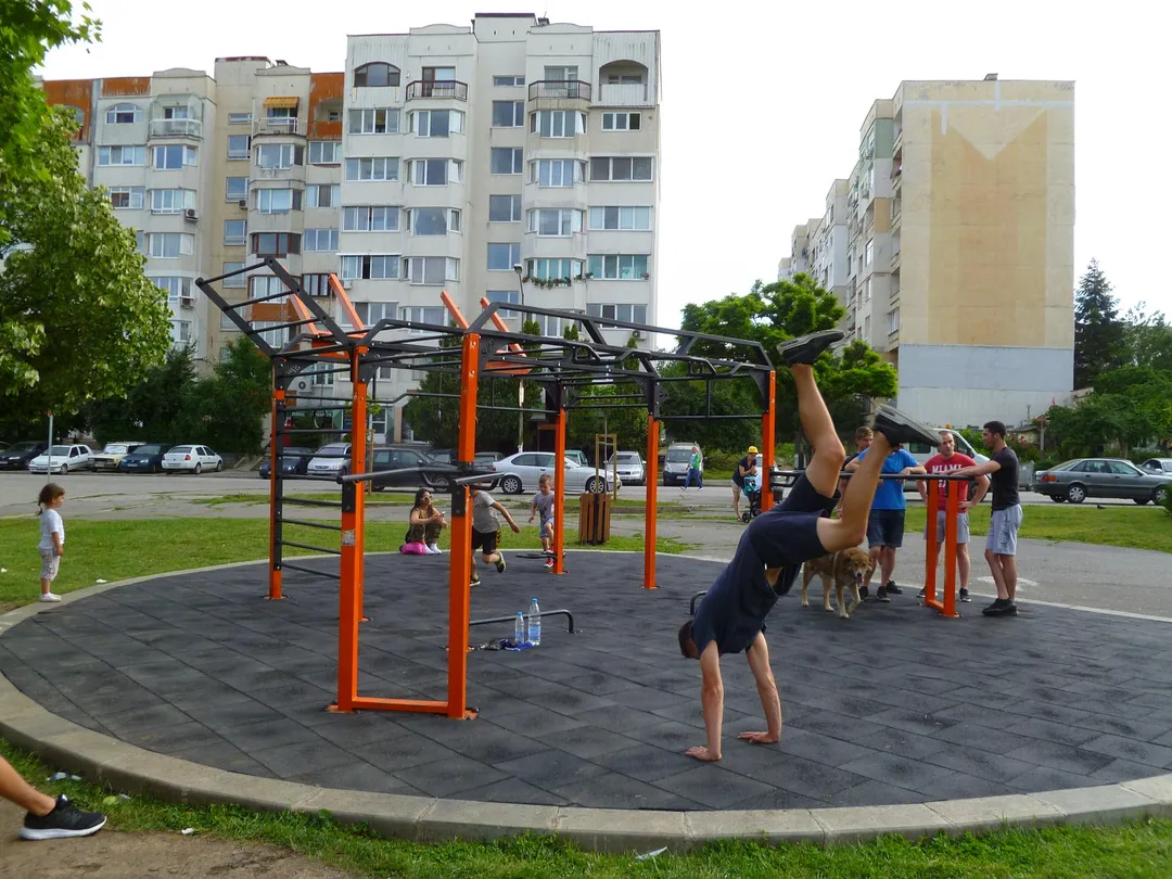 Parallel Gym Bars at Calisthenics Park at 405-та, София – photo 2 of 5