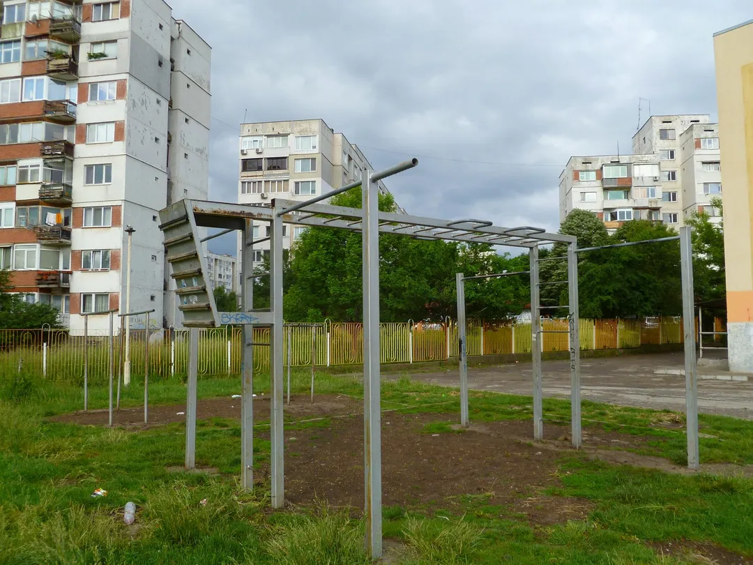 Bare paralele la Calisthenics Park at Полк. Стоян Топузов, София – fotografia 2 din 3