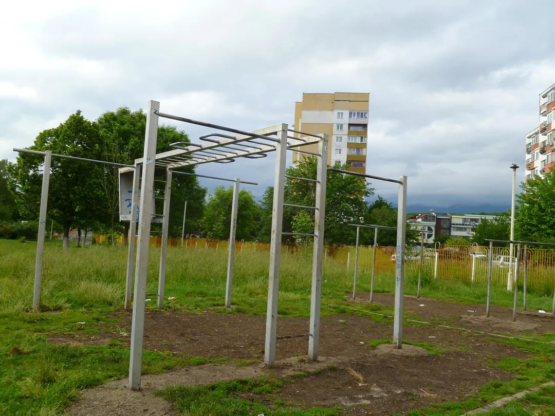Bară de tracțiuni la Calisthenics Park at Полк. Стоян Топузов, София – fotografia 1 din 3