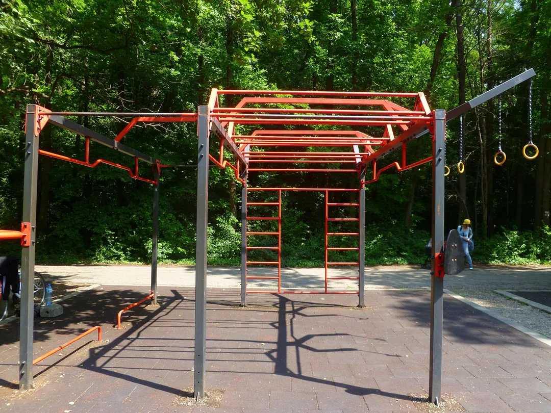 Banc à abdominaux à Outdoor Gym in ж.к. Люлин, София – photo 5 sur 7