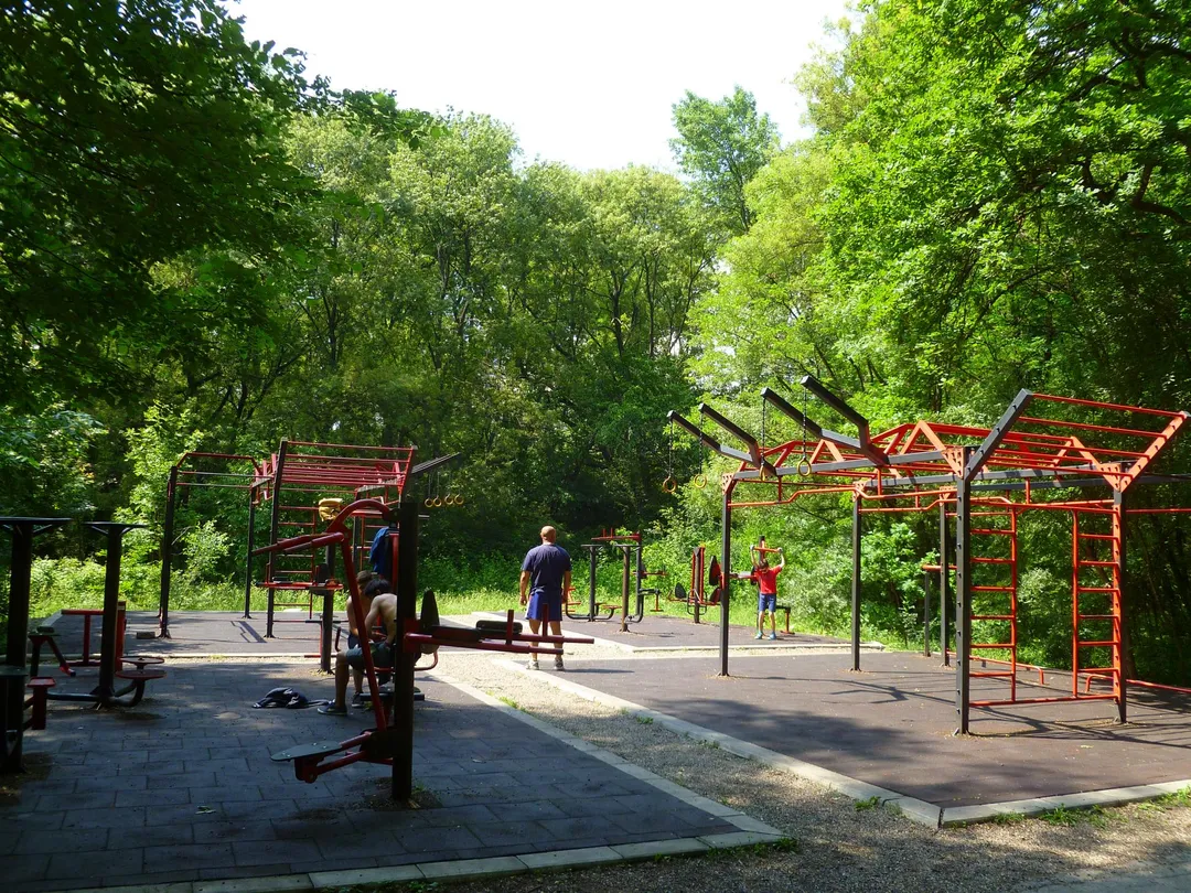 Barre de pompes à Outdoor Gym in ж.к. Люлин, София – photo 7 sur 7
