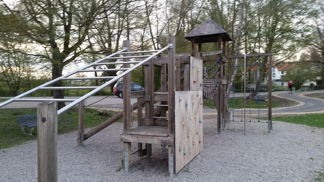 Barres parallèles à Calisthenics Park at Gmainweg, Unterbachern – photo 2 sur 3