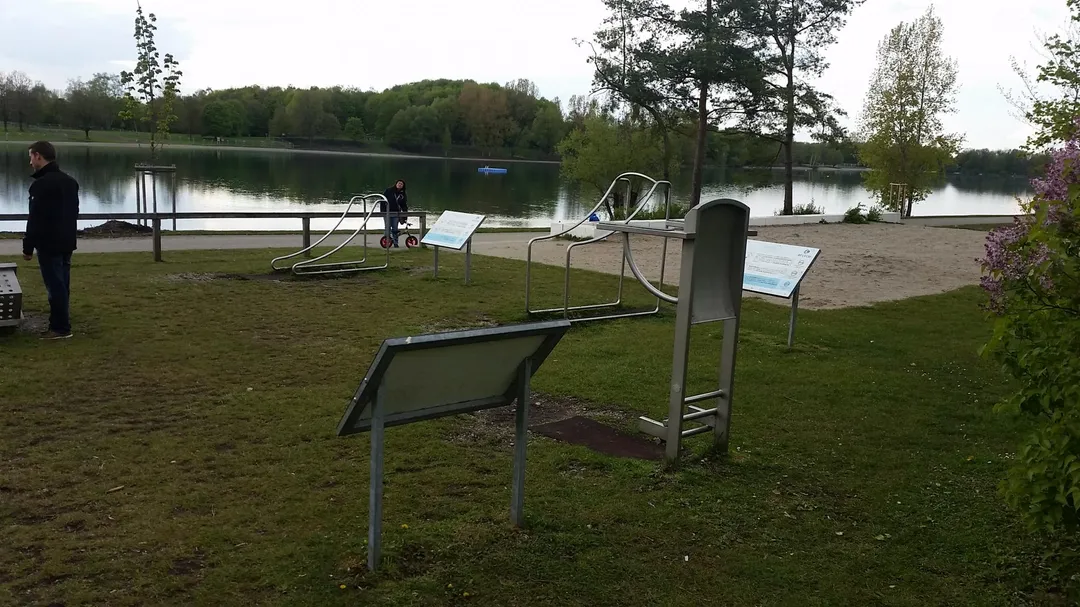 Скамья для пресса на площадке Calisthenics Park at Hochstraße, Karlsfeld – фото 3 из 3