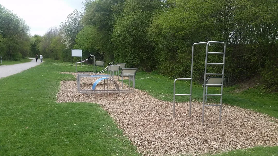 Pull Up Bar at Calisthenics Park at Wittenberger Straße, München – photo 1 of 4
