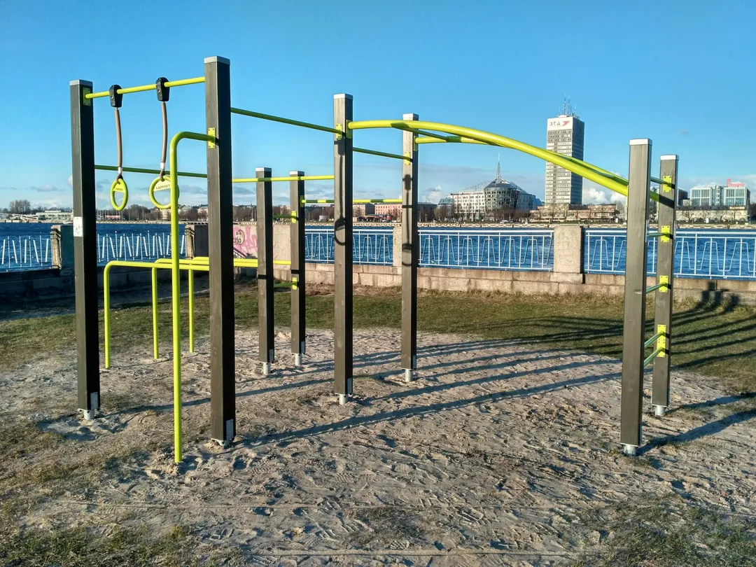 Barre de traction à Calisthenics Park at Vanšu tilts, Rīga – photo 1 sur 1