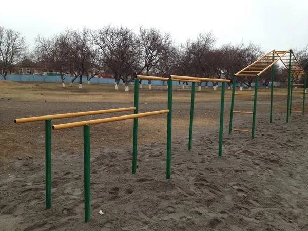 Sbarra per trazioni presso Calisthenics Park at вуліца Дзяржынскага, Барысаў – foto 1 di 1