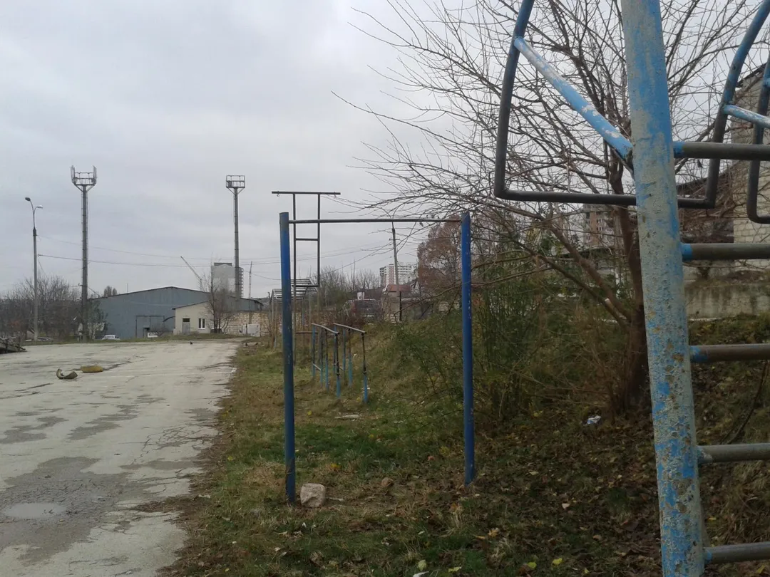 Sbarra per trazioni presso Calisthenics Park at Strada Alba Iulia, Chișinău – foto 1 di 1
