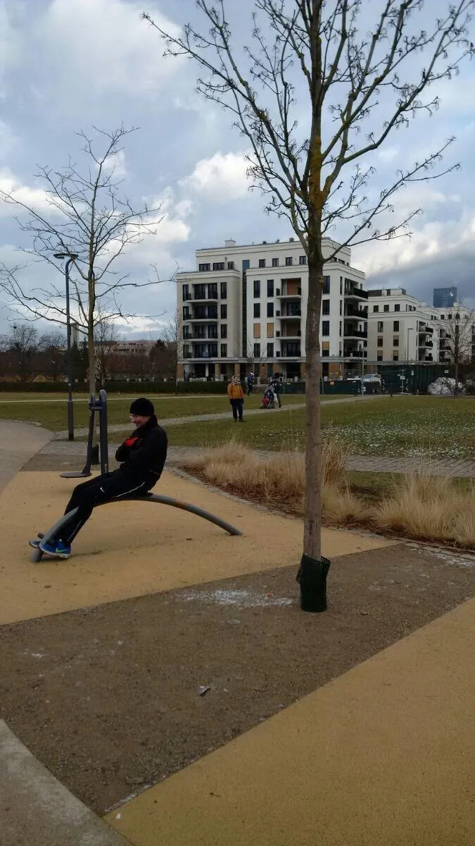 Брусья на площадке Calisthenics Park at Straße der Nationen, Frankfurt am Main – фото 2 из 3