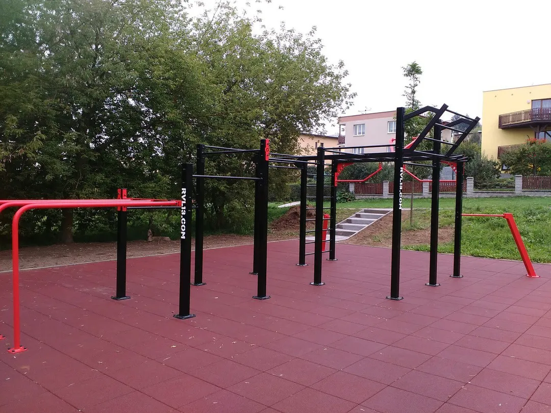 Parallel Gym Bars at Calisthenics Park at Akátová, Klatovy – photo 2 of 4