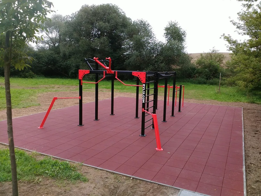 Monkey Bars at Calisthenics Park at Akátová, Klatovy – photo 3 of 4