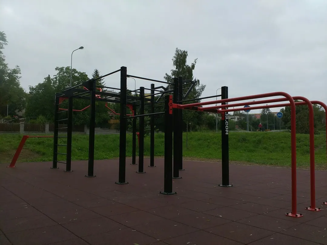 Pull Up Bar at Calisthenics Park at Akátová, Klatovy – photo 1 of 4