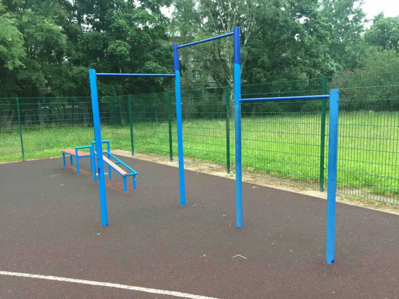 Spalliera presso Calisthenics Park at Крещенская улица, Сестрорецк – foto 3 di 4