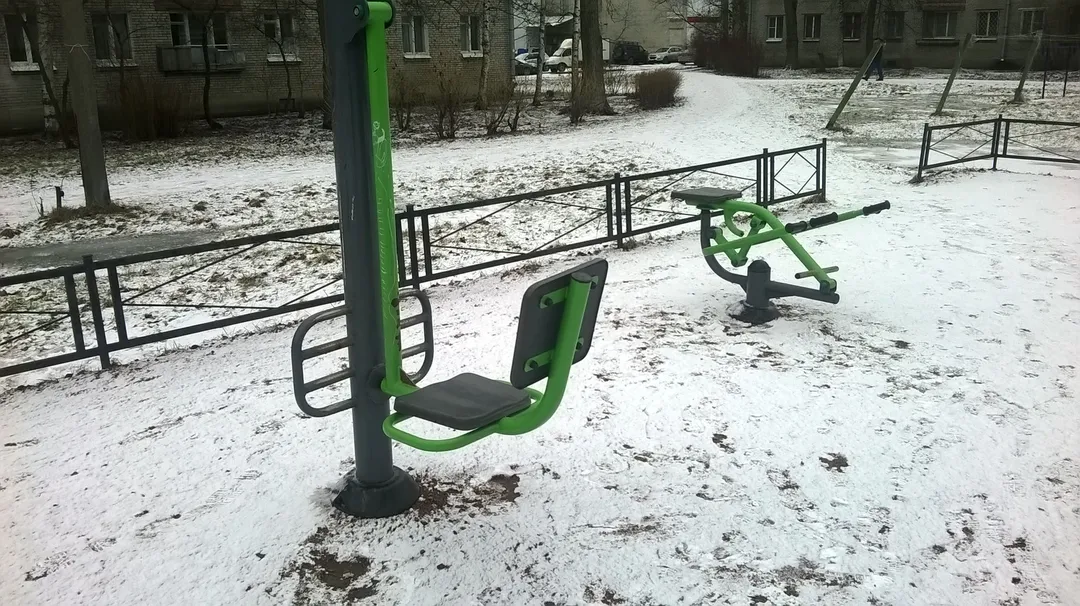 Abs Bench at Calisthenics Park at бульвар Разведчика, Петергоф – photo 4 of 8