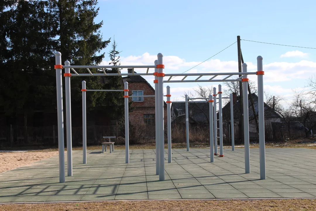 Parallele presso Outdoor Gym in Grīva, Daugavpils – foto 2 di 3