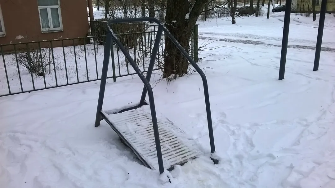 Bare paralele la Calisthenics Park at Разводная улица, Петергоф #wp3497 – fotografia 4 din 4