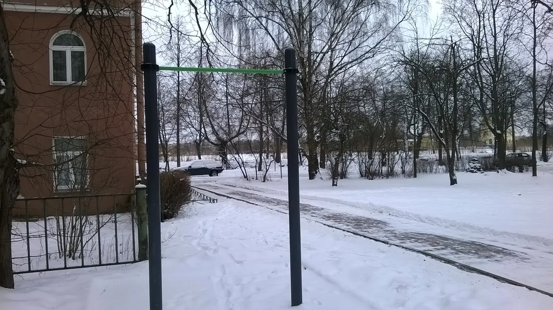 Bare paralele la Calisthenics Park at Разводная улица, Петергоф #wp3497 – fotografia 2 din 4