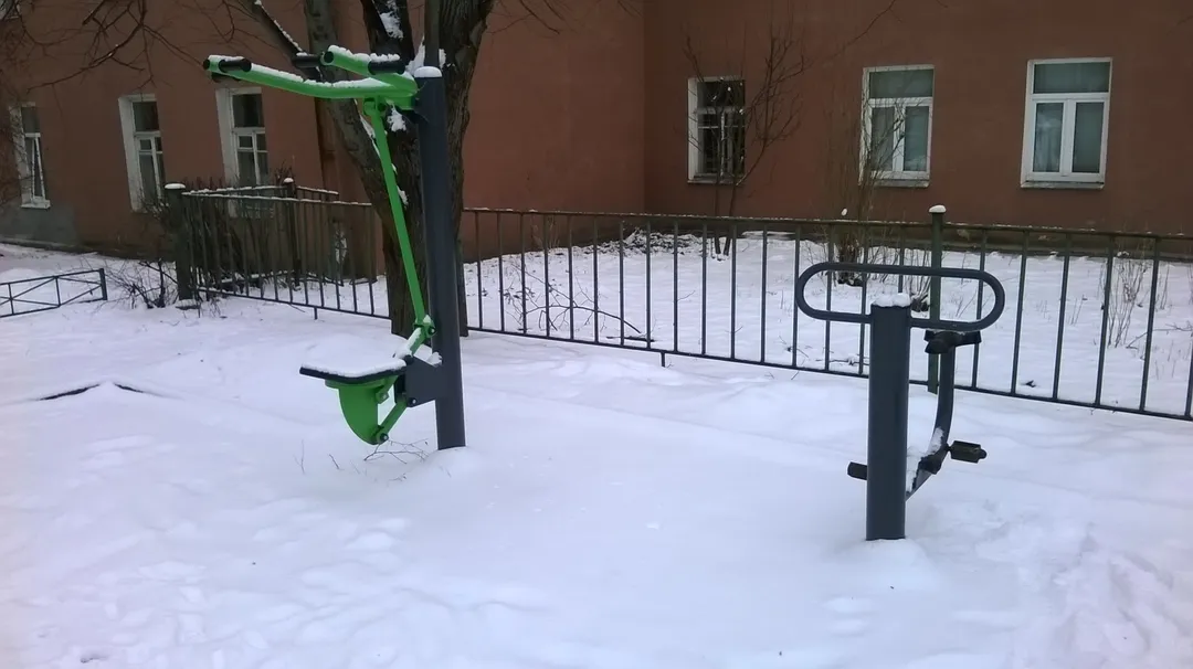 Bară de tracțiuni la Calisthenics Park at Разводная улица, Петергоф #wp3497 – fotografia 3 din 4