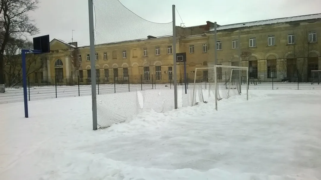 Panca per addominali presso Calisthenics Park at улица Аврова, Петергоф #wp3500 – foto 3 di 6