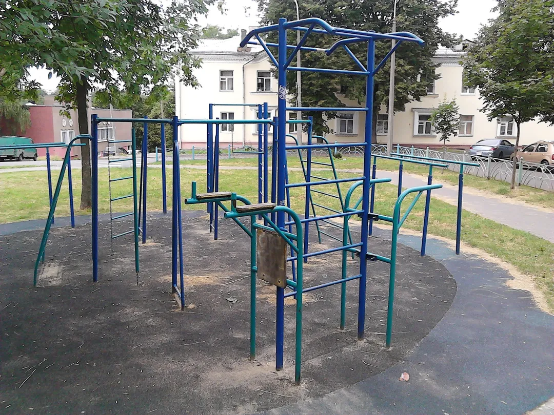 Рукохід на майданчику Calisthenics Park at вуліца Гастэлы, Мінск – фото 3 з 7