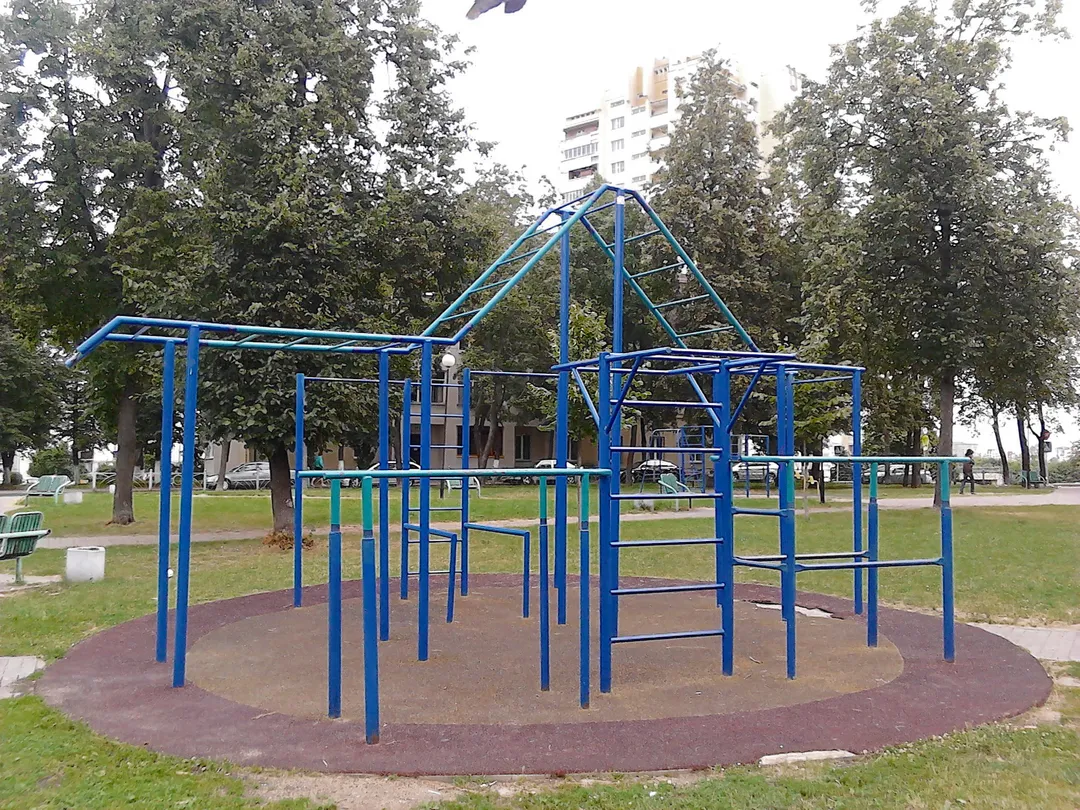 Бруси на майданчику Calisthenics Park at вуліца Гастэлы, Мінск – фото 2 з 7