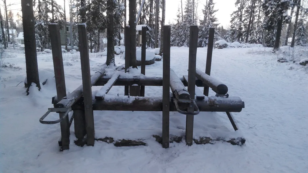 Bare paralele la Calisthenics Park at Leppäkorven kuntorata, Vantaa – fotografia 4 din 5