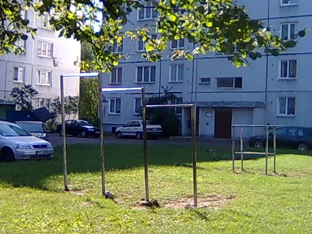 Bară de tracțiuni la Calisthenics Park at Kurzemes prospekts, Rīga – fotografia 1 din 1