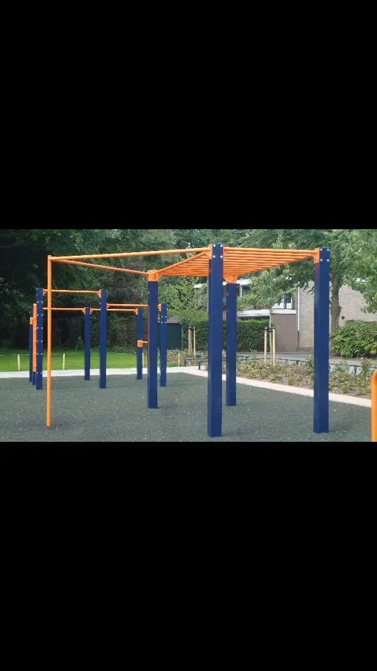 Bare paralele la Calisthenics Park at Van der Welstraat, Hilversum – fotografia 2 din 3