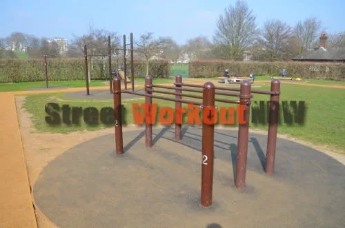 Barren bei Calisthenics Park at Prince Albert Road, City of Westminster – Foto 2 von 3
