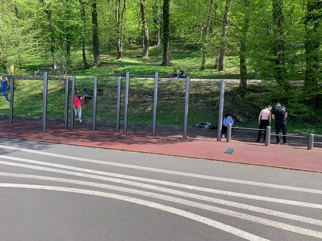Parallel Gym Bars at Calisthenics Park at Aleea Tiberiu Brediceanu, Brașov #wp3540 – photo 2 of 4