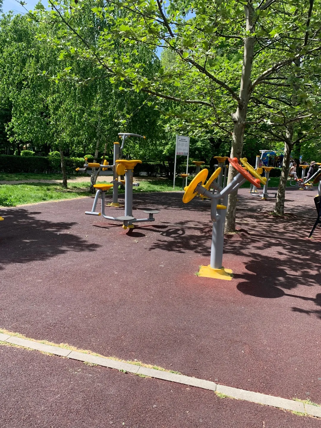 Barre de traction à Calisthenics Park at Șoseaua Colentina, București – photo 1 sur 4