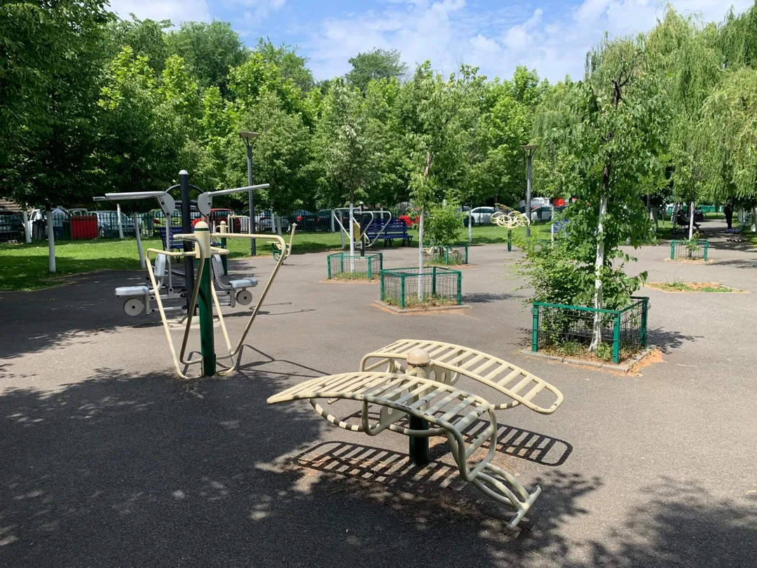 Bare paralele la Calisthenics Park at Strada Secerei, București – fotografia 1 din 2