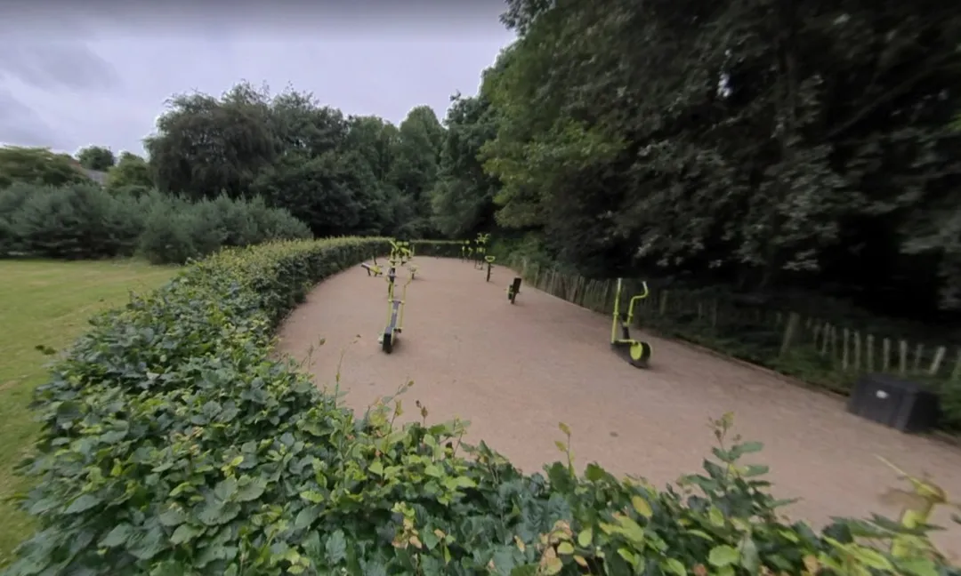 Ellittica presso Calisthenics Park at Upper Newtownards Road, Belfast – foto 3 di 3